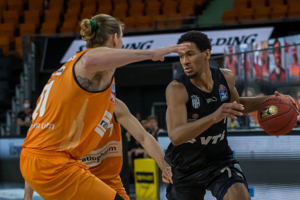 尔就在防线 尔就在防线