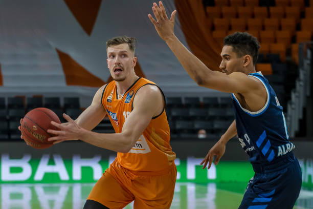 战略调整的 战略调整的