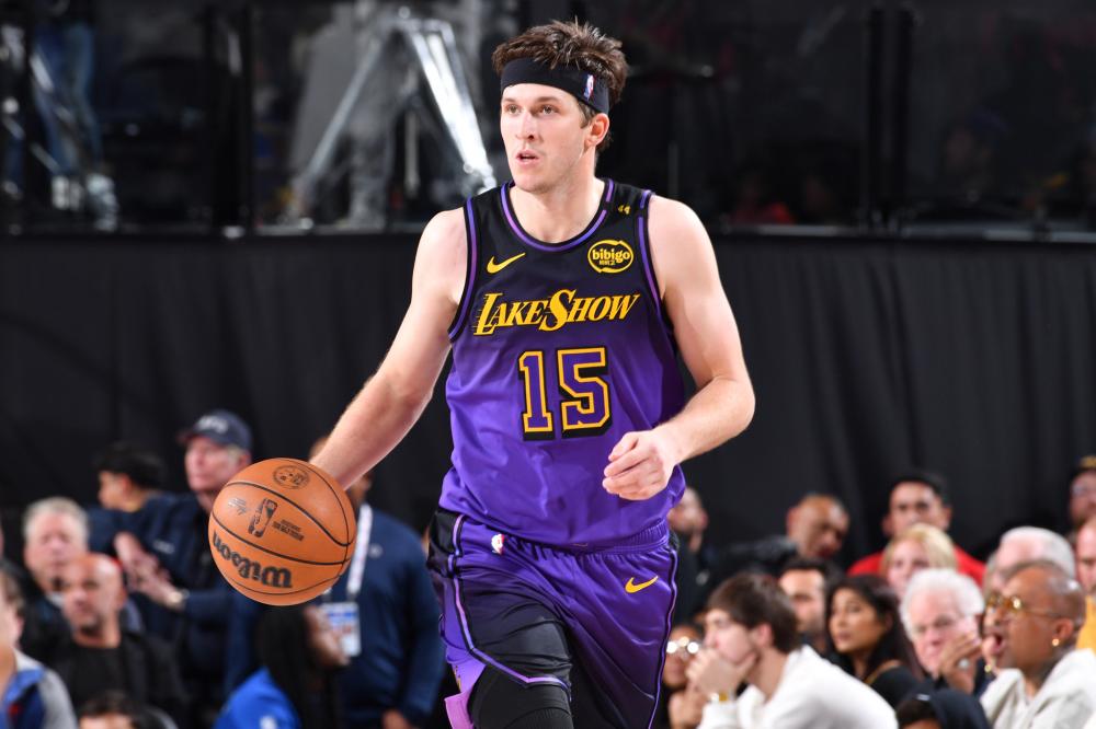 防守三秒违 防守三秒违